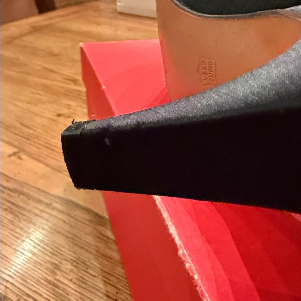 Bandolino VATIO ItalianBlackSatin PeepToe Fan AdornedHeelsElegance&comfort7.5M - Picture 8 of 8